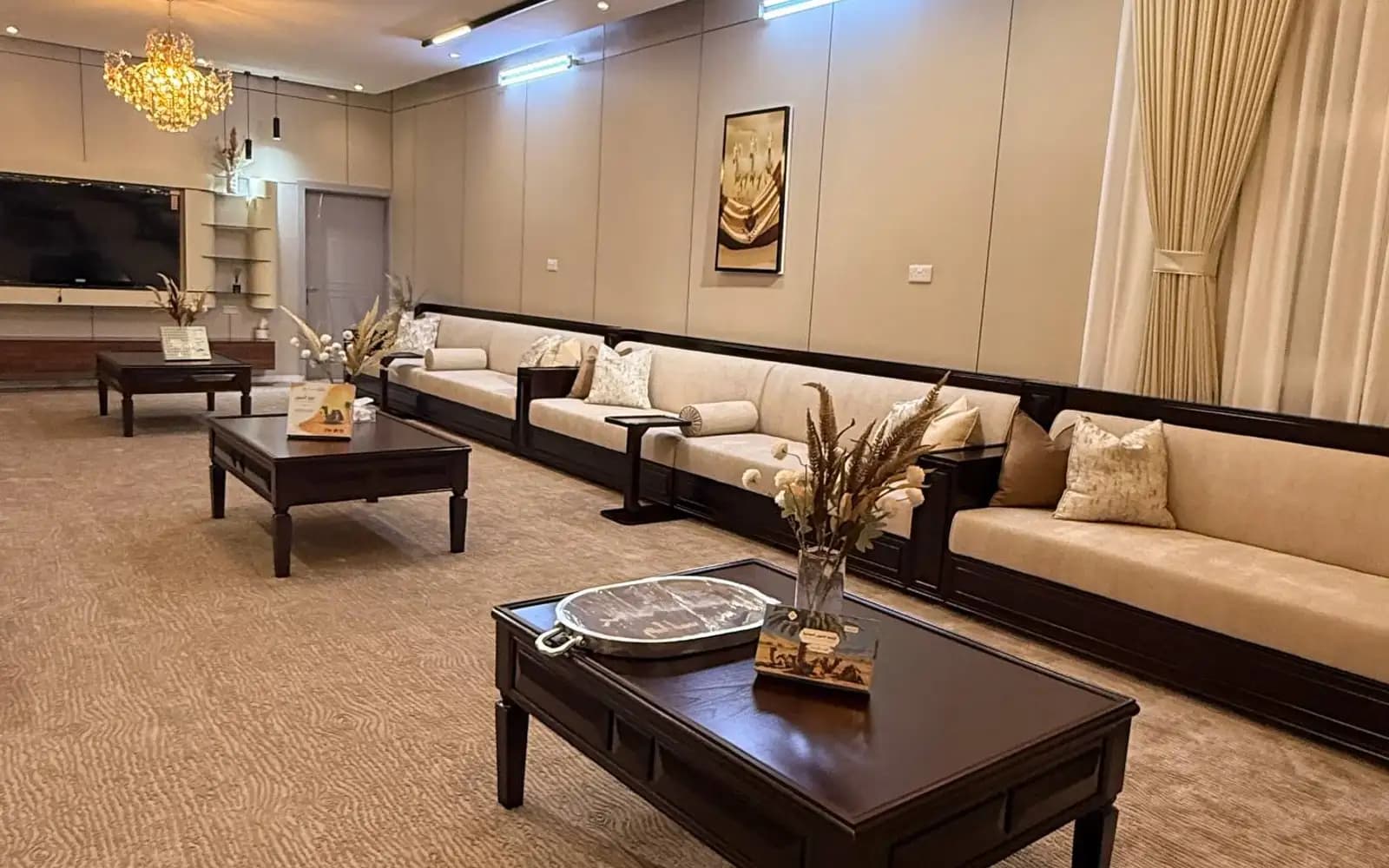 Showroom — wide image
